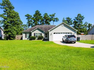 104 Van Riggs Rd, Hubert, NC 28539