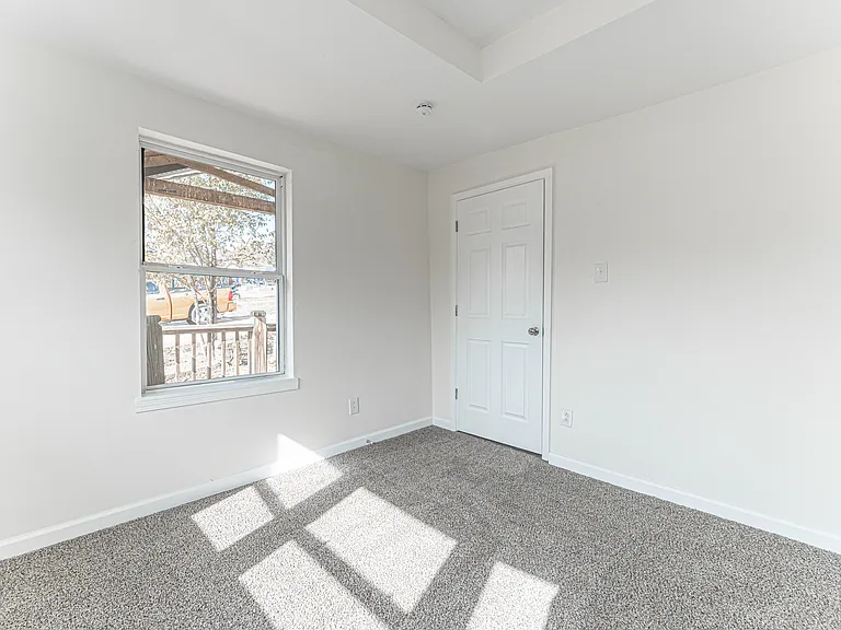 803 S 4th St — Photo 7