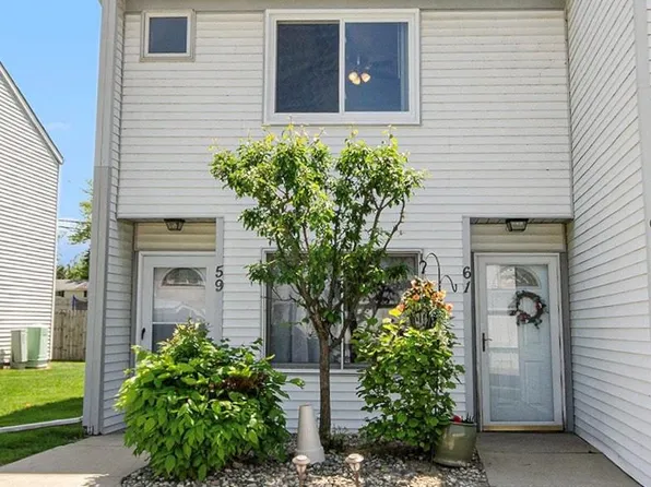 59 Rosebud Ln #74, Mount Clemens, MI 48043