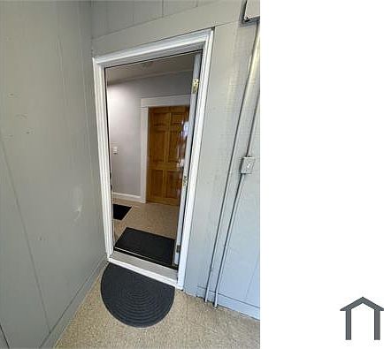 3rd image of 53 Suffolk St #1