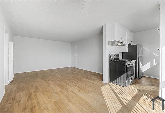 5th image of 1405 2nd Ave APT 9