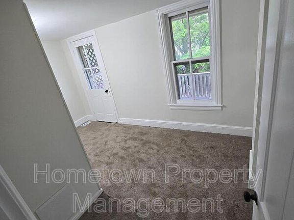 3rd image of 550 Nelson St