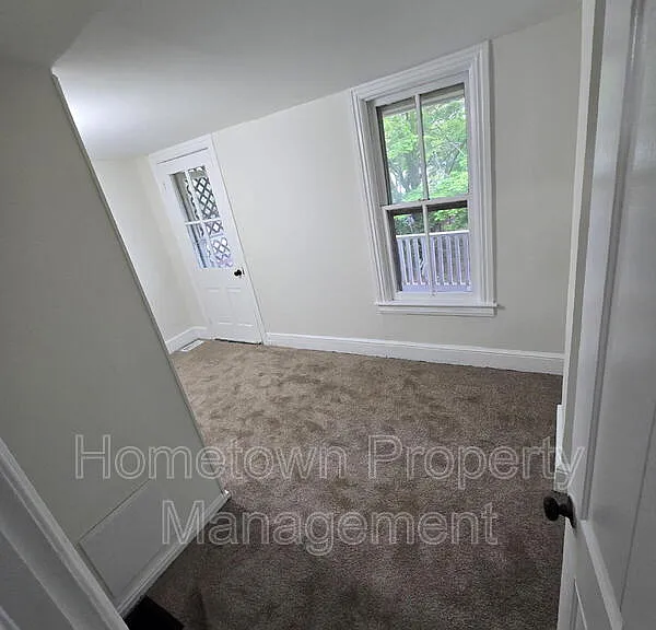 550 Nelson St — Photo 3