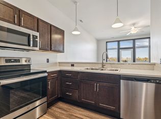 120 Twin Steeples Cir NE Unit 208, Dyersville, IA