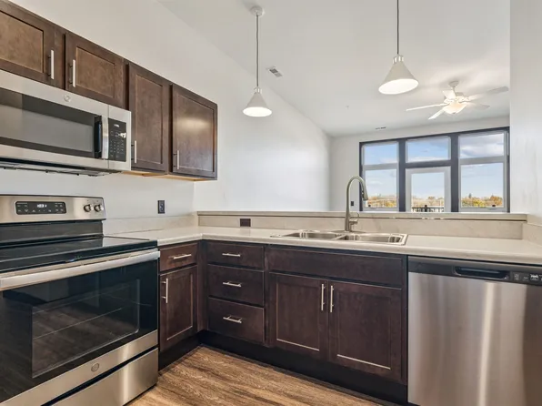 120 Twin Steeples Cir NE Unit 208, Dyersville, IA 52040