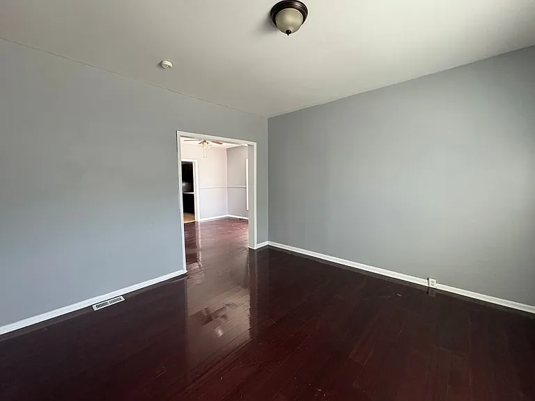 439 N Forest Ave — Photo 7