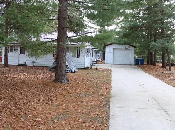 6350 Robin Dr, Harrison, MI 48625