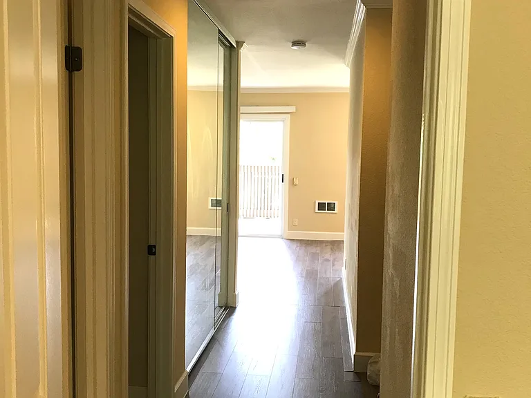 8533 Villa La Jolla Dr #F — Photo 7