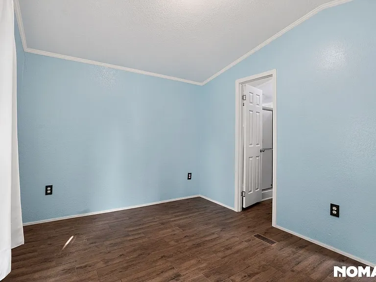 4206 Pine Ln — Photo 10