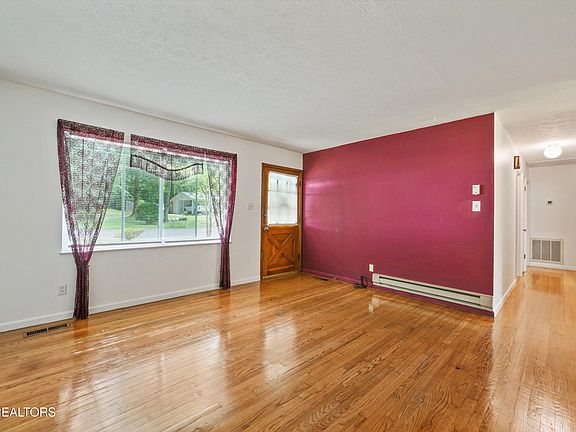 5th image of 453 Oliver Dr
