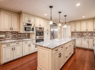 3899 Scotsfield Dr, Columbus, OH 43230