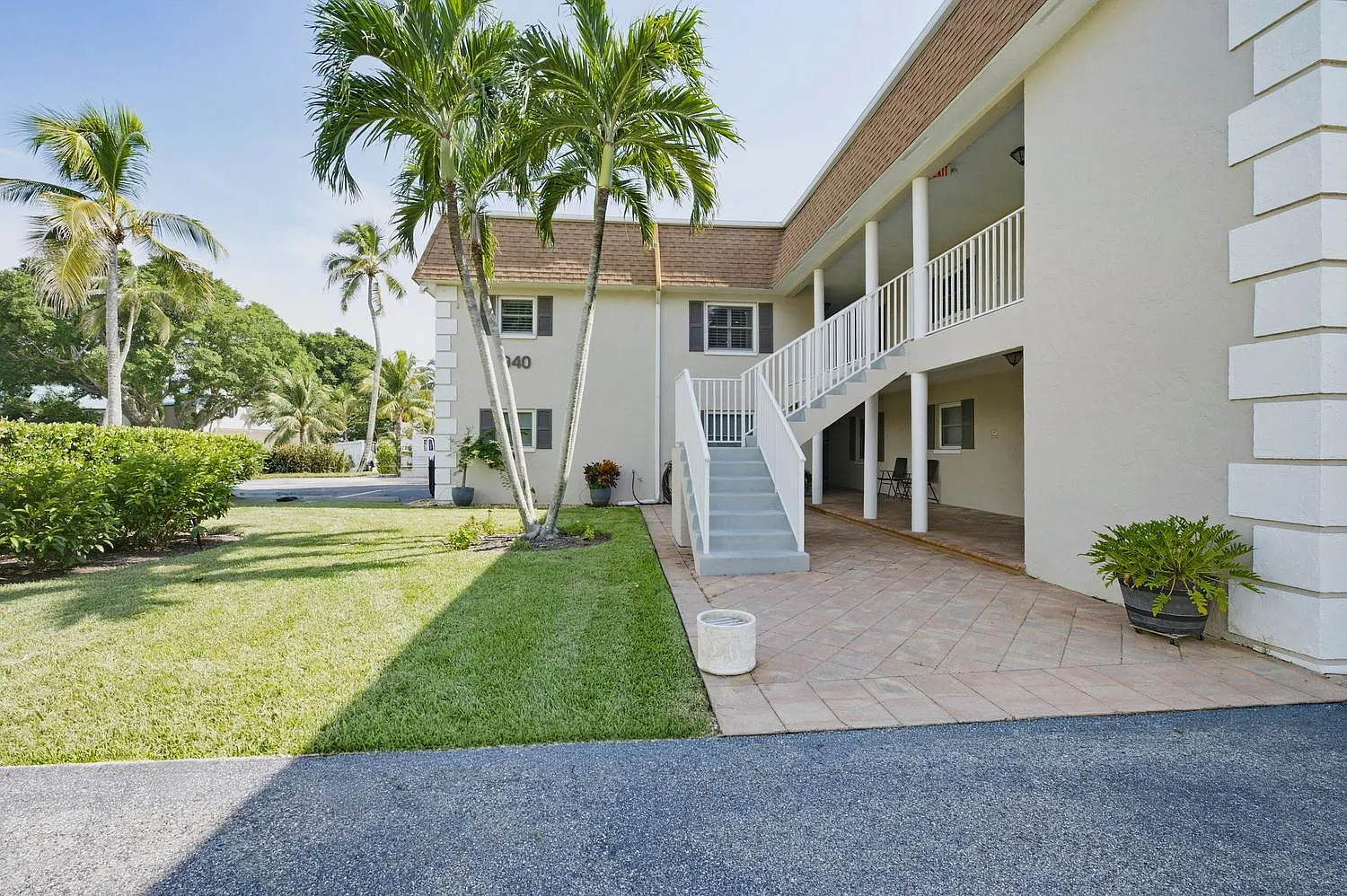 2 bed, 936 sqft, $6,200 — Photo 3