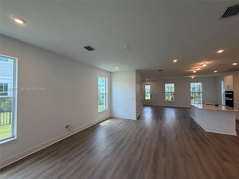 881 SW Bushel Trl — Photo 7