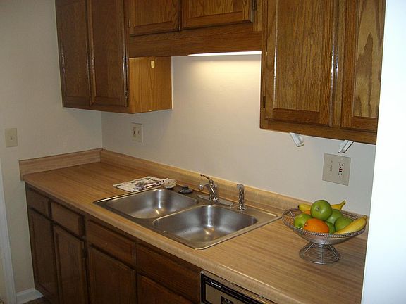 5th image of 2420 Stadium Dr APT D