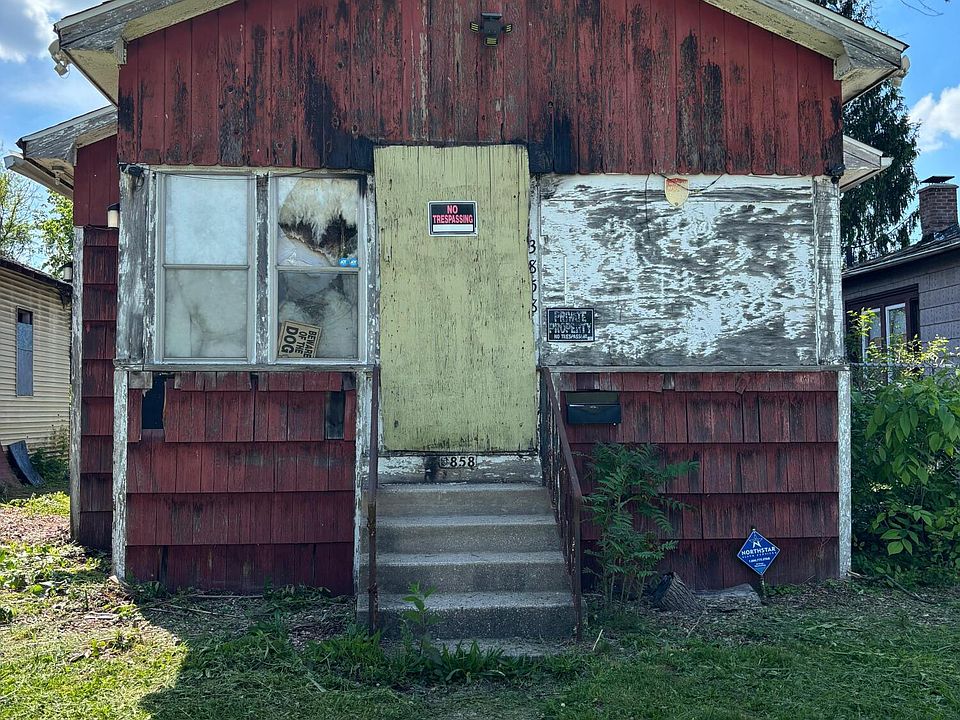 2nd image of 3858 Virginia St