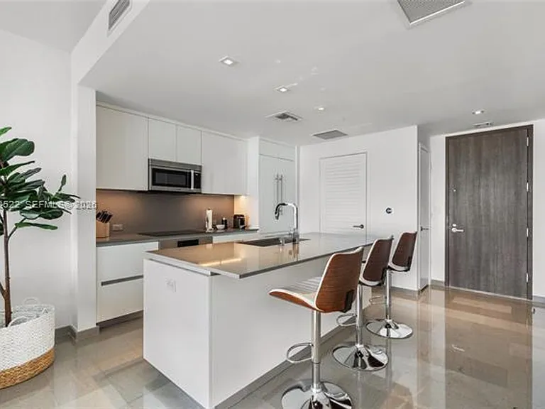 68 SE 6th St #CU-2306 — Photo 5