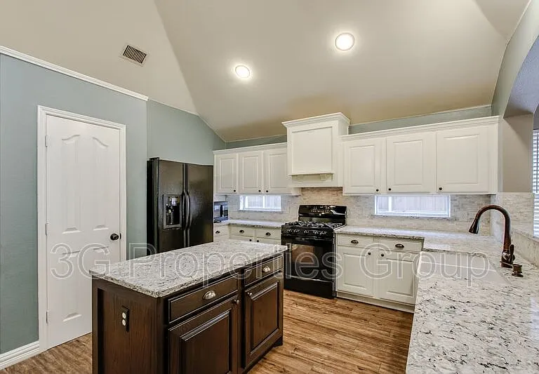 4516 Highridge Dr — Photo 11