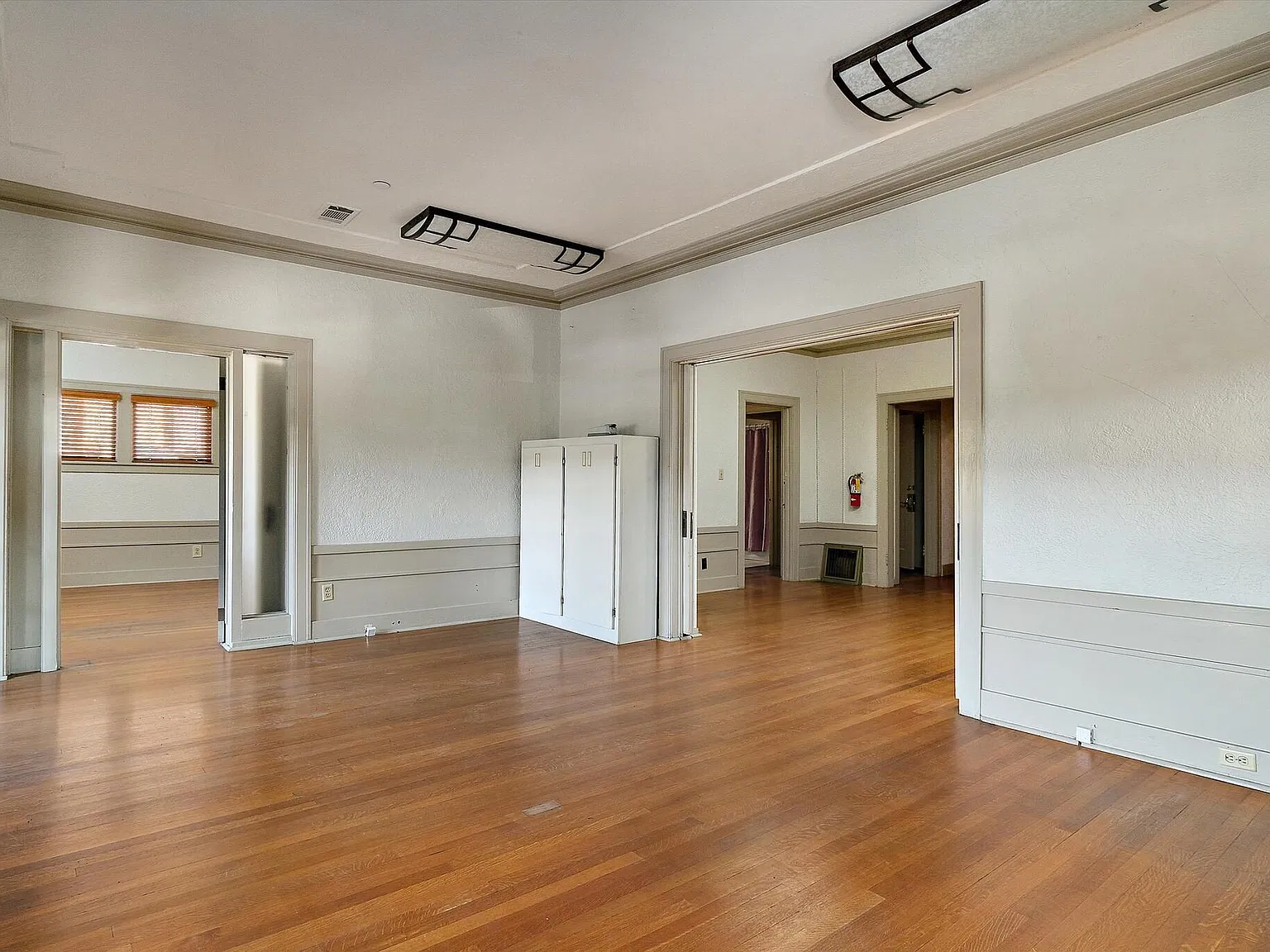 9 bed, 3.5 bath, $12,400 — Photo 2