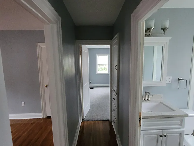 813 W 33rd St — Photo 20