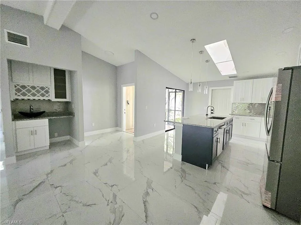 2 bed, 2.0 bath, 1222 sqft, $1,950 — Photo 4