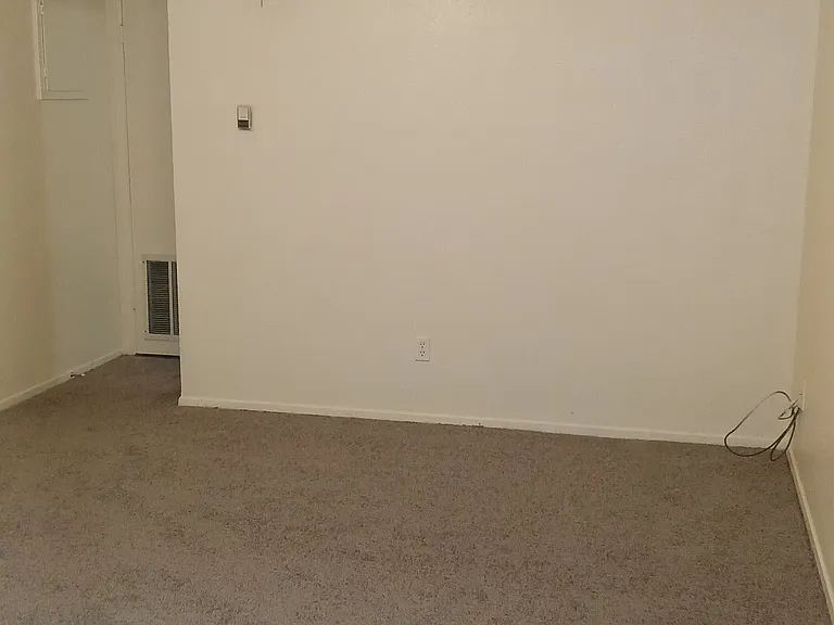Bryce Avenue Apartments — Photo 20