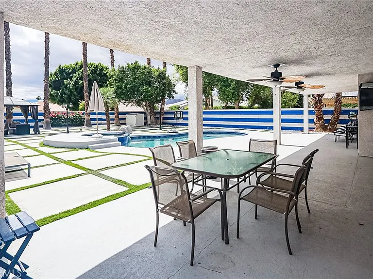 68347 Descanso Cir — Photo 24
