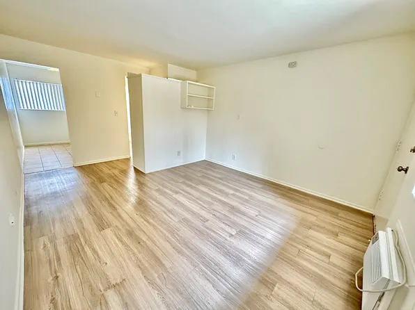 (undisclosed Address), Van Nuys, CA 91405