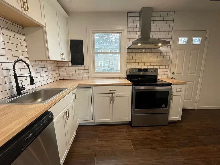 728 S Hamilton Rd — Photo 5