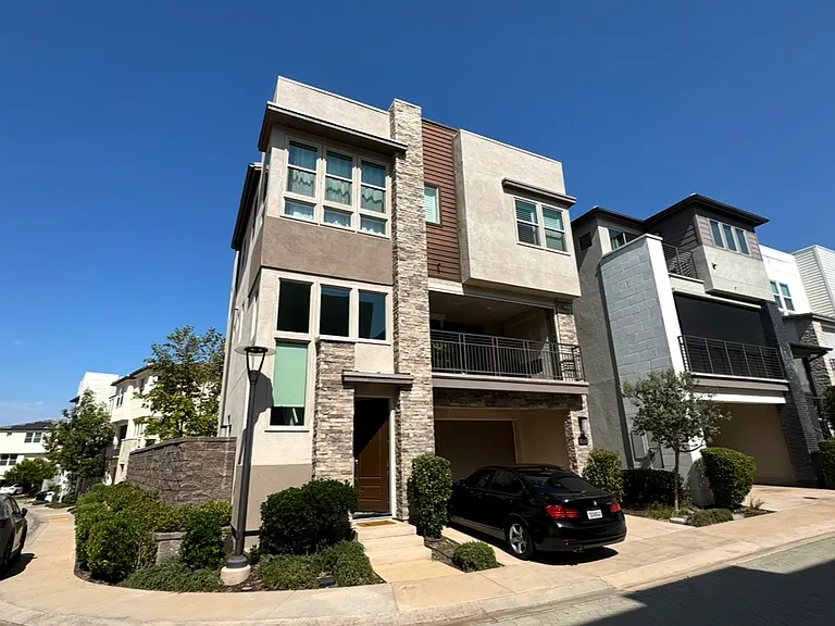 16251 Camden Cir — Photo 1