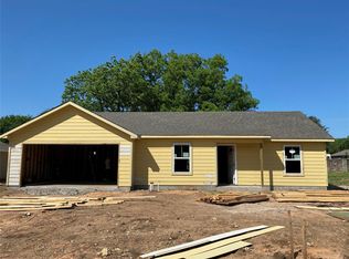 107 Adams St, Cleburne, TX 76033