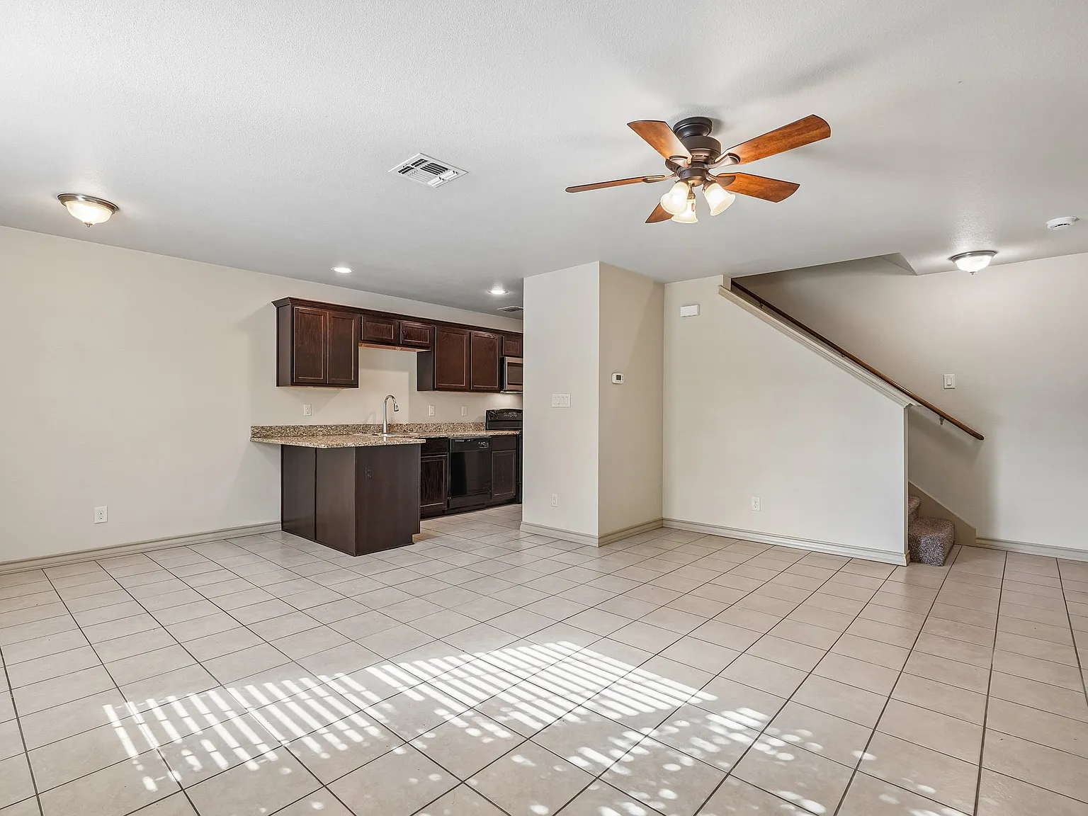 3 bed, 1280 sqft, $1,525 — Photo 3