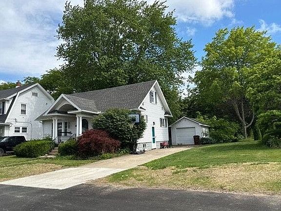 2nd image of 5822 Elmwood St