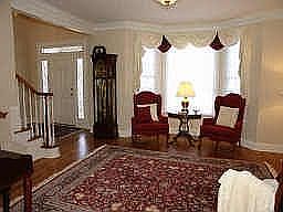 9 ft ceilings, hardwoods floors, crown moldings, custom transome 
