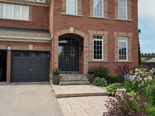 374 Dowson Loop, Newmarket, ON L3X 3G3