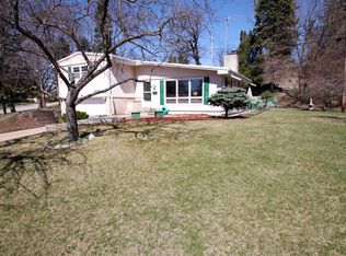 4880 Bassett Creek Dr, Golden Valley, MN 55422