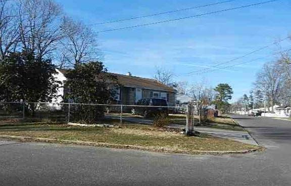 4th image of 366 Jefferson Ave