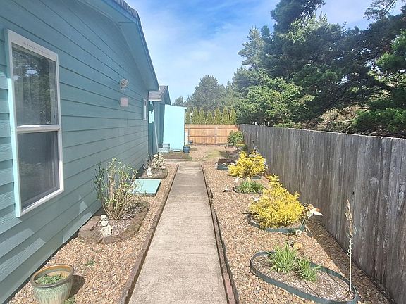 4th image of 848 Wecoma Loop