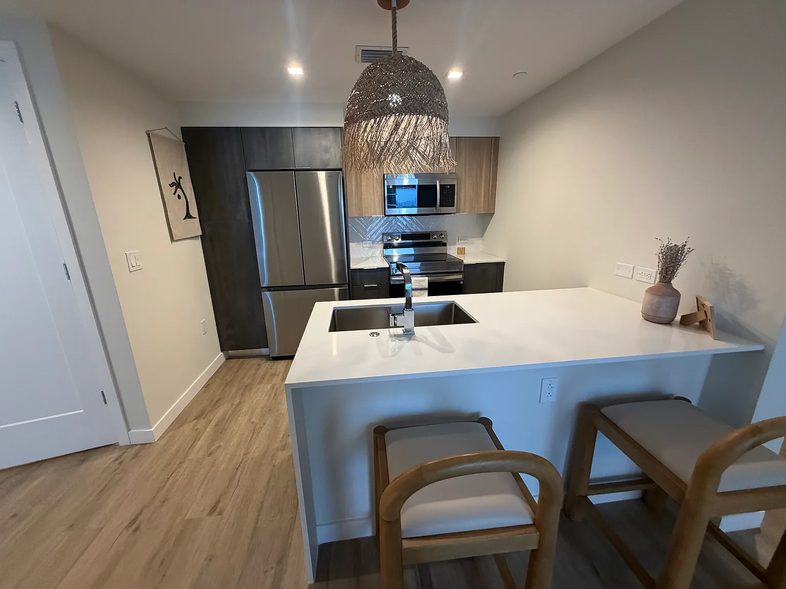 1 bed, 667 sqft, $2,760 — Photo 2