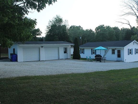 3rd image of 3984 Rosalind Dr