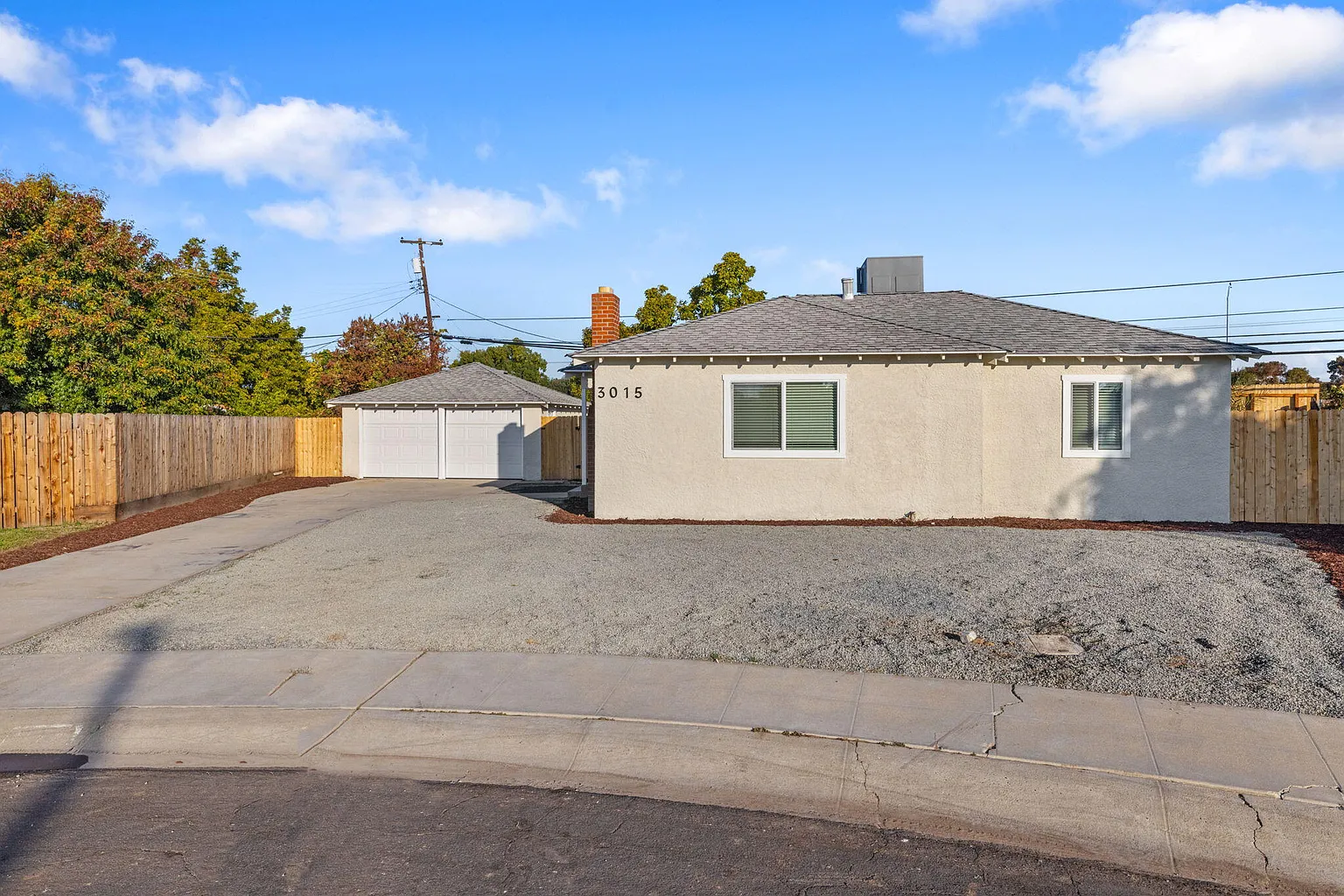 3015 E Simpson Avenue photo 1