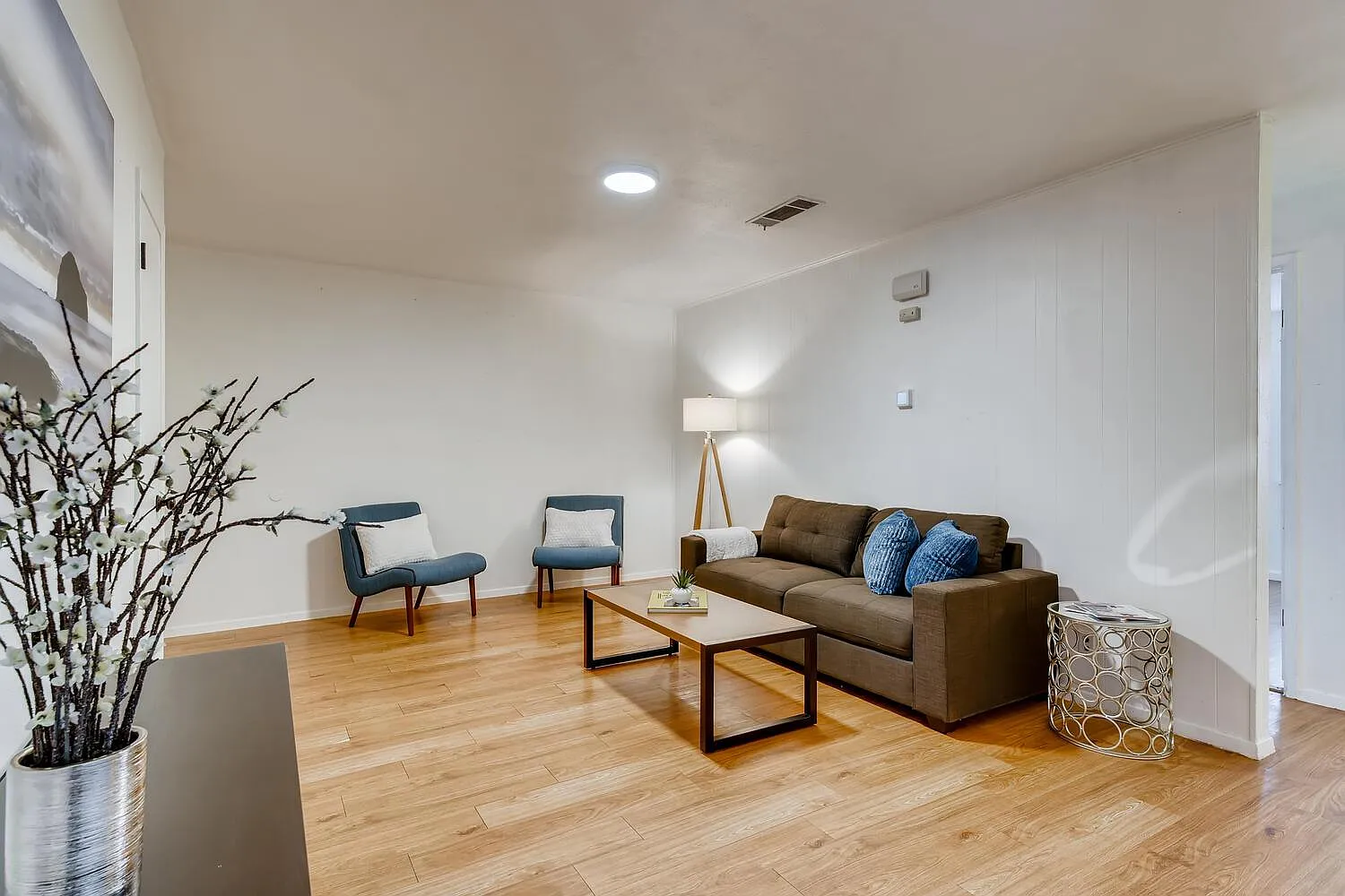 2 bed, 925 sqft, $1,795 — Photo 1