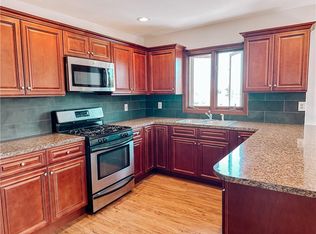 341 Metacom Ave APT 3F, Warren, RI 02885