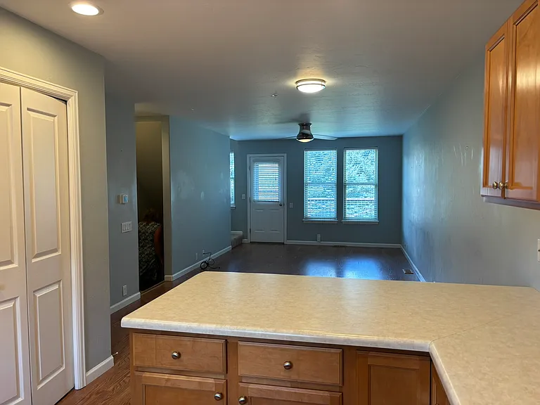 104 Lakeside Dr — Photo 8