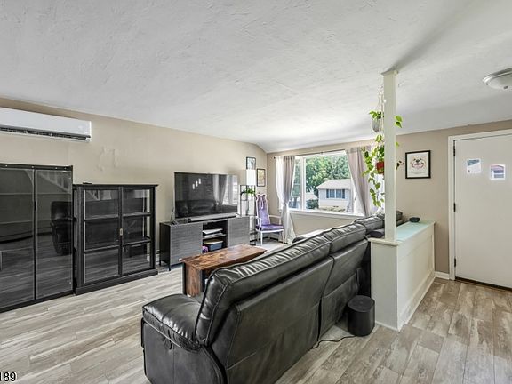 5th image of 174 Phelps Ave