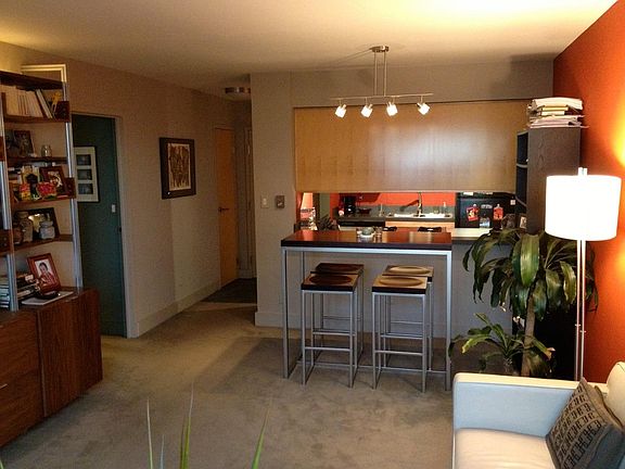 3rd image of 600 E 8th St APT 4G