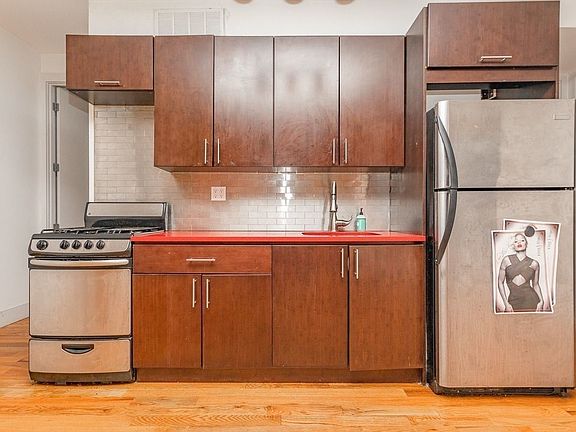 2nd image of 469 Park Pl #4BX