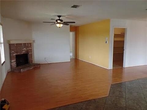5th image of 2537 Eastwood Dr