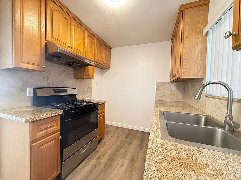 5152 San Bernardino St #B — Photo 6