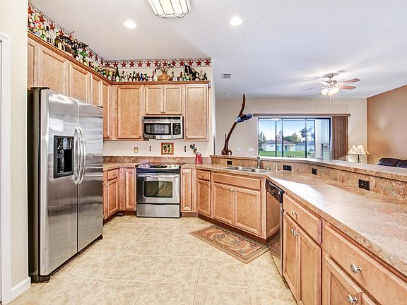 5th image of 463 Hollow Glen Dr