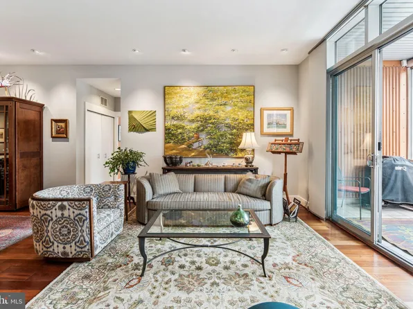 1101 Locust St #8F, Philadelphia, PA 19106